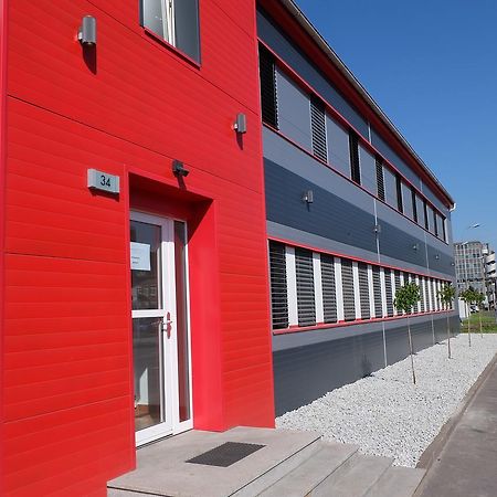 Montagehotel Bed & Steel Linz Zewnętrze zdjęcie